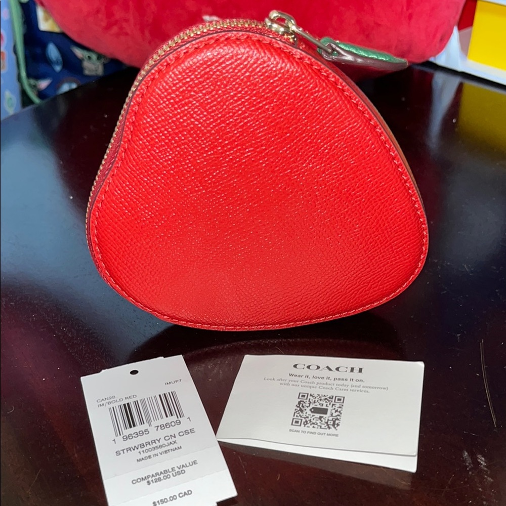 🍓 Coach Strawberry Red & Green Leather Coin case NWT Sold out in Store/Online - Picture 5 of 6